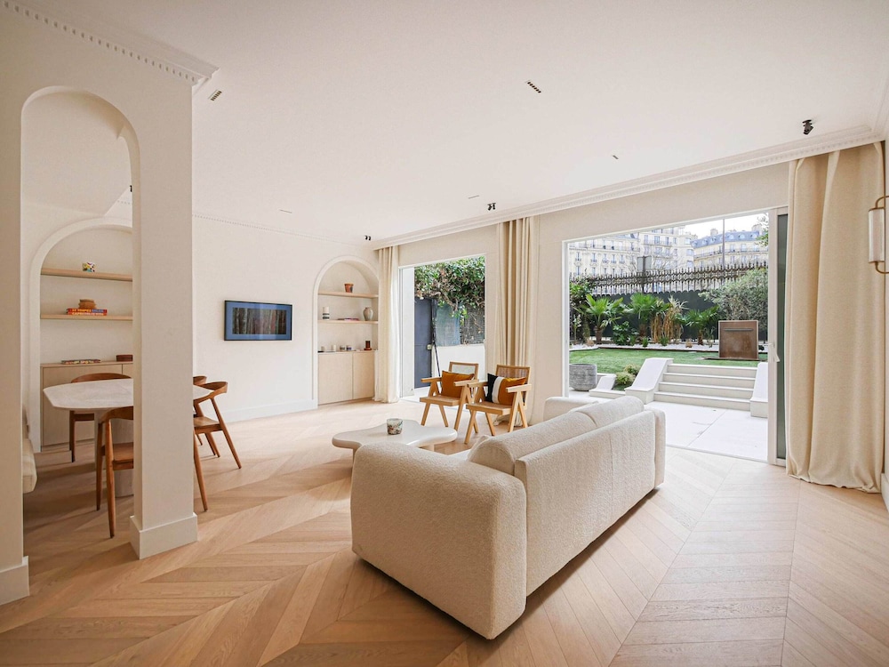 Sumptuous Apartment With Garden Arc de Triomphe — 4-Star Luxury Hotel in Paris, France