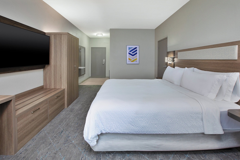 Holiday Inn Express & Suites Wauseon by IHG - photo 15