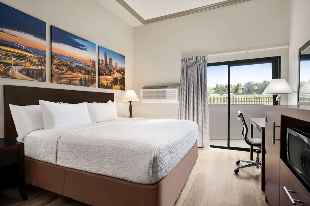 Baymont by Wyndham Monterey Park - photo 11