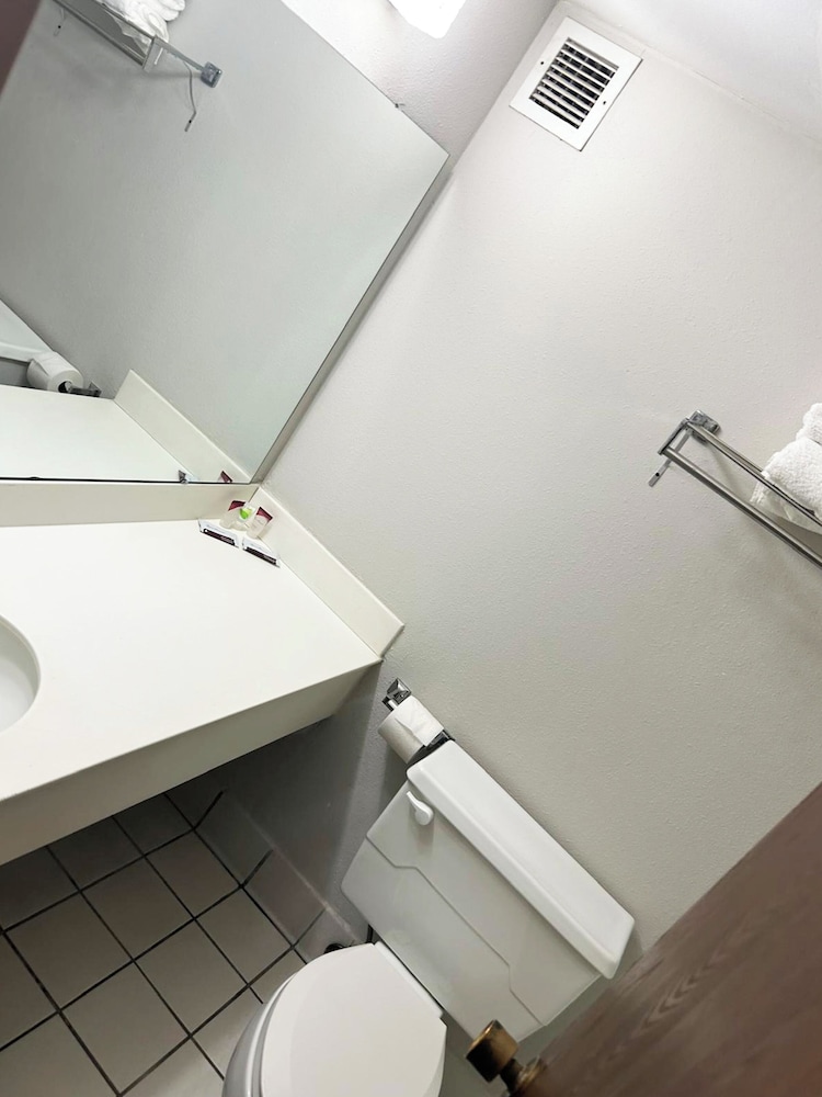 Blue Way Inn & Suites La Crosse - photo 17