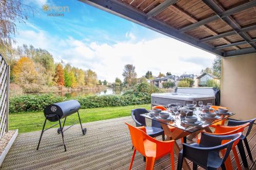 Clearwater 74 Goldcrest P — 4-Star Luxury Hotel in Ashton Keynes, United Kingdom