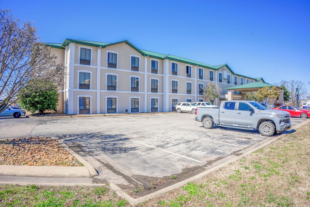 Ark Suites By Oyo Jonesboro I 555 - photo 87