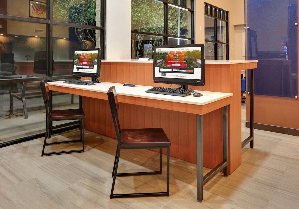 Holiday Inn Express & Suites Round Rock - photo 18