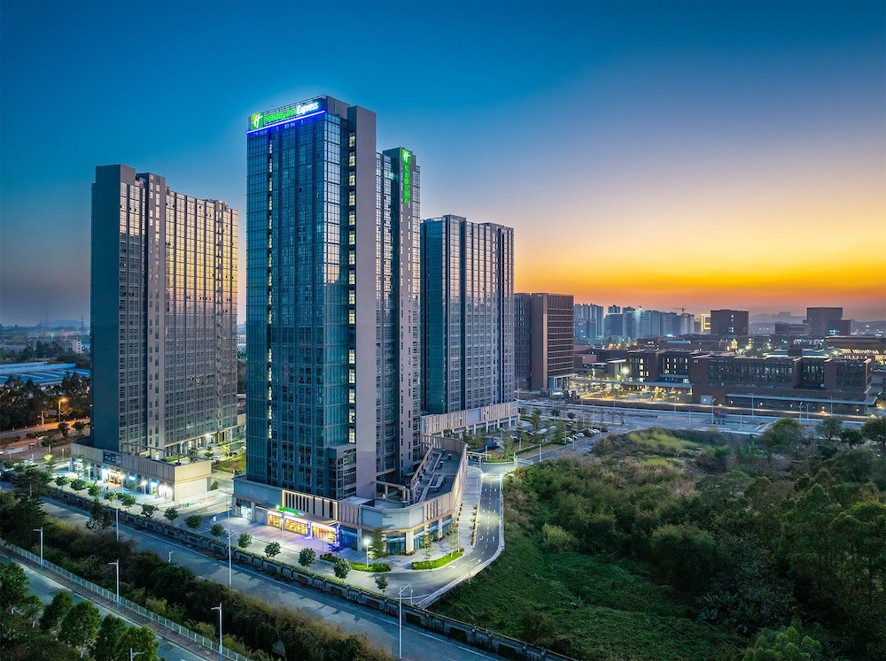 Holiday Inn Express Guangzhou University Town By IHG — 4-Star Luxury Hotel in Guangzhou, People's Republic of China