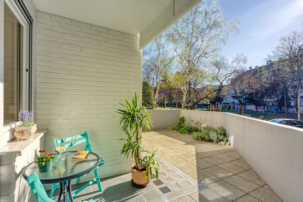 West Oasis With Terrace — 4-Star Luxury Hotel in Zagreb, Croatia