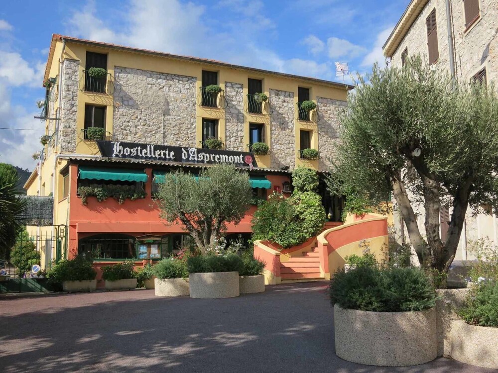 Hostellerie Aspremont - carbon neutral hotel in Aspremont