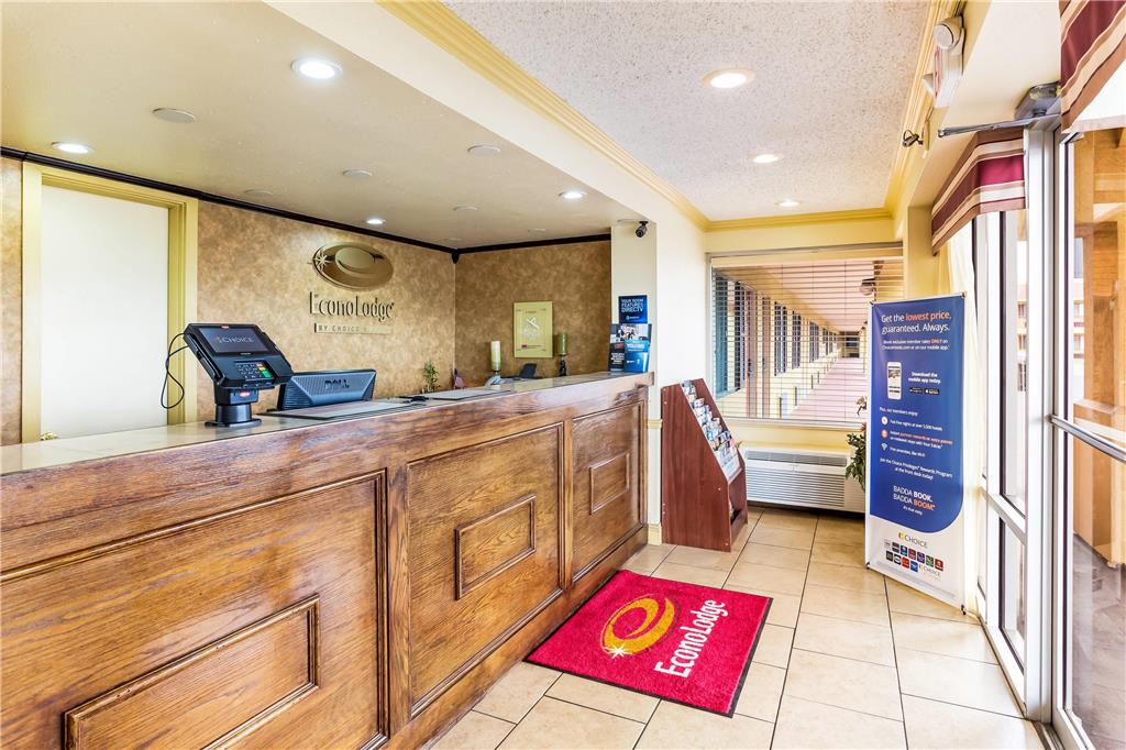 Econo Lodge McAlester - photo 3