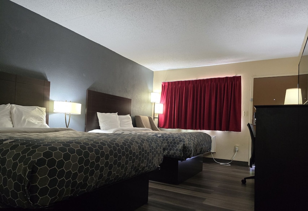 Econo Lodge Inn Suites Mason City Clear Lake — Mason