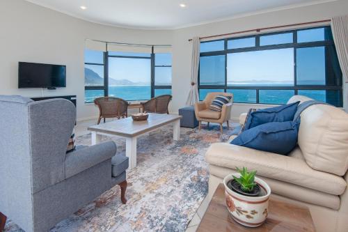 Seafront Penthouse Marine Court Hermanus — 4-Star Luxury Hotel in Hermanus, South Africa