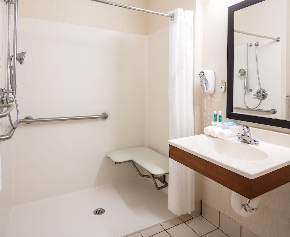 Holiday Inn Express Coralville by IHG - photo 32
