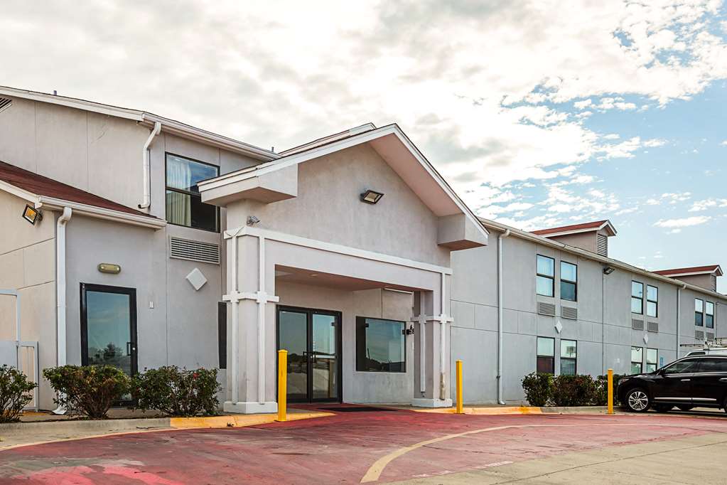 Studio 6 Fort Worth TX Meacham - photo 2