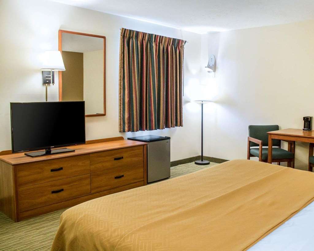 Econo Lodge Elkhart North - photo 11