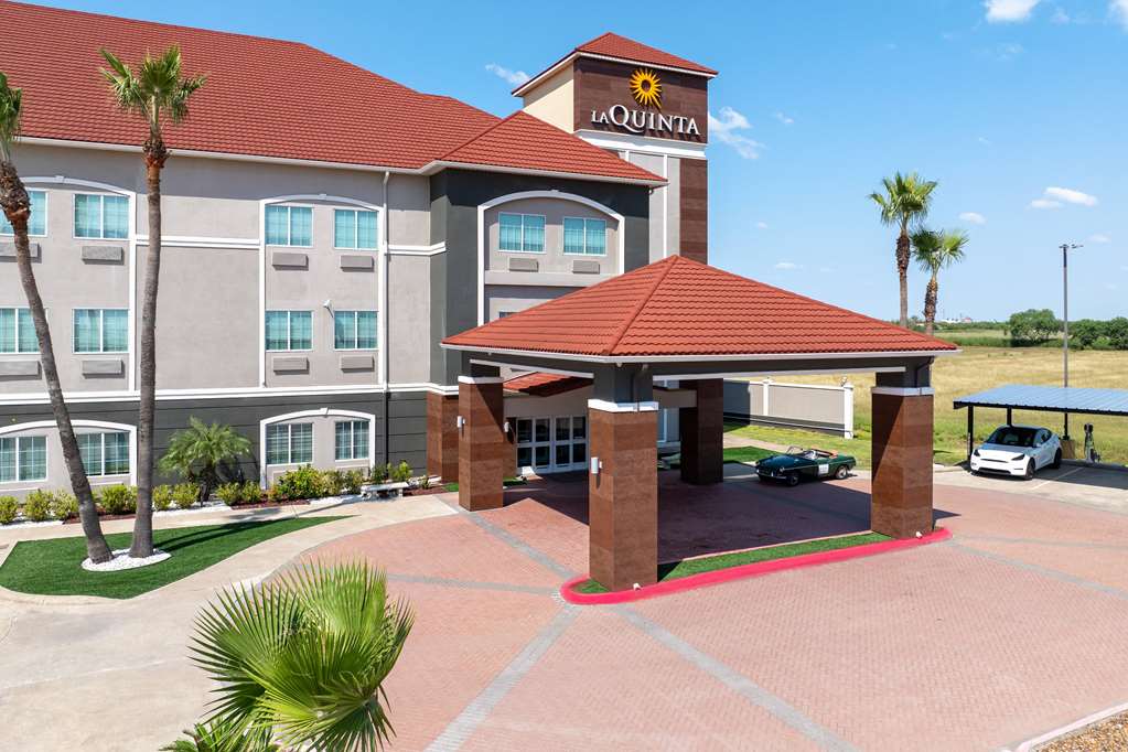 La Quinta Inn & Suites by Wyndham Raymondville - photo 7