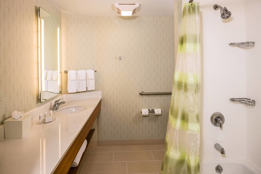 SpringHill Suites New York LaGuardia Airport - photo 8