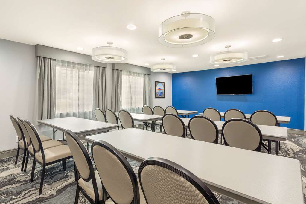 Best Western Plus Magnolia Inn Suites - photo 42
