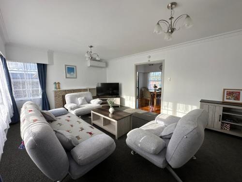 Gracious 3 Bdrm House in Chartwell — 4-Star Luxury Hotel in Hamilton, New Zealand