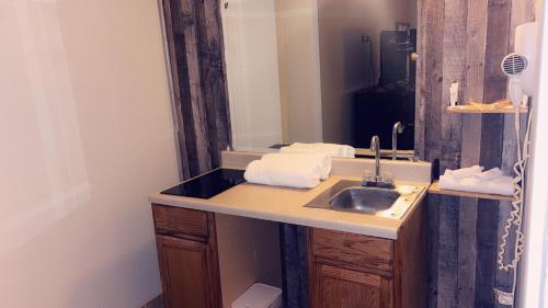 Americas Best Value Inn Brinkley - photo 3