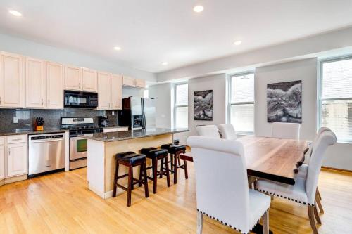 Stunning 2 Floor Penthouse Downtown — 4-Star Luxury Hotel in Chicago, United States