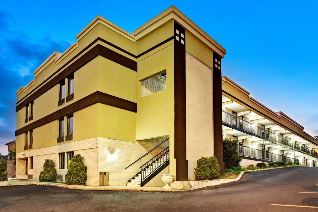 Super 8 by Wyndham Raleigh Downtown - photo 3