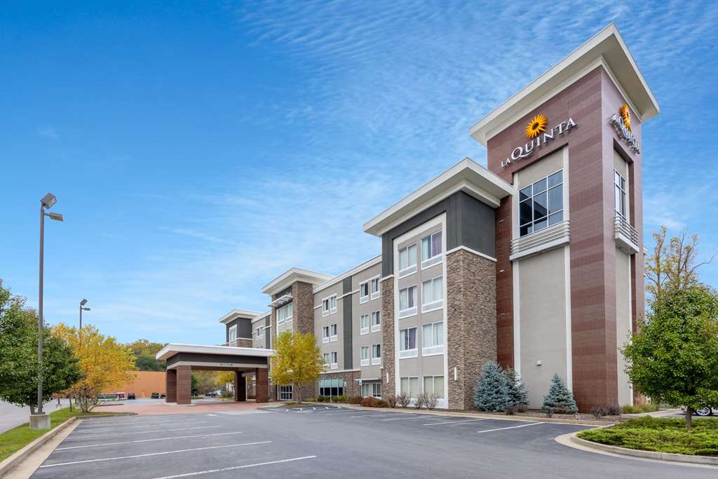 La Quinta Inn & Suites by Wyndham Morgantown - photo 4