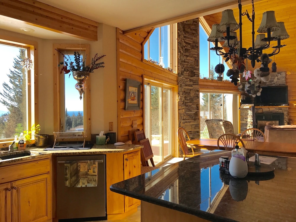 Cozy Cove Inn — 4-Star Luxury Hotel in Homer, United States