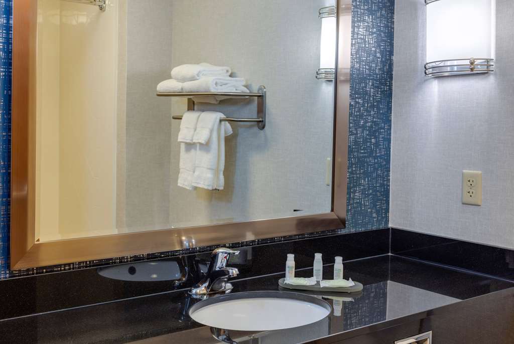 La Quinta Inn & Suites by Wyndham Edmond - photo 27