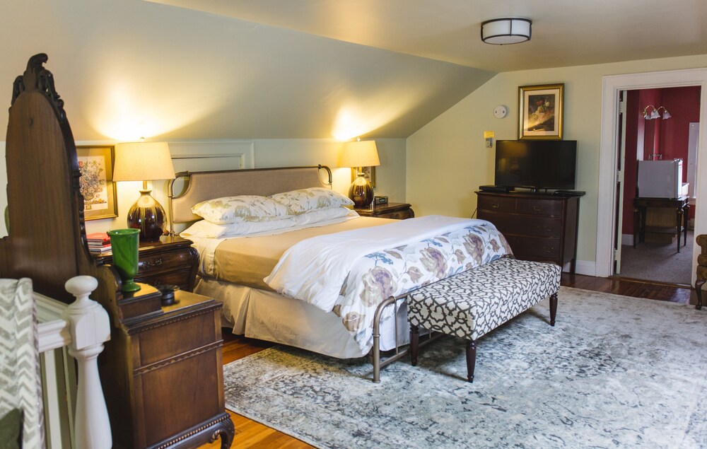The Applewood Manor - photo 40