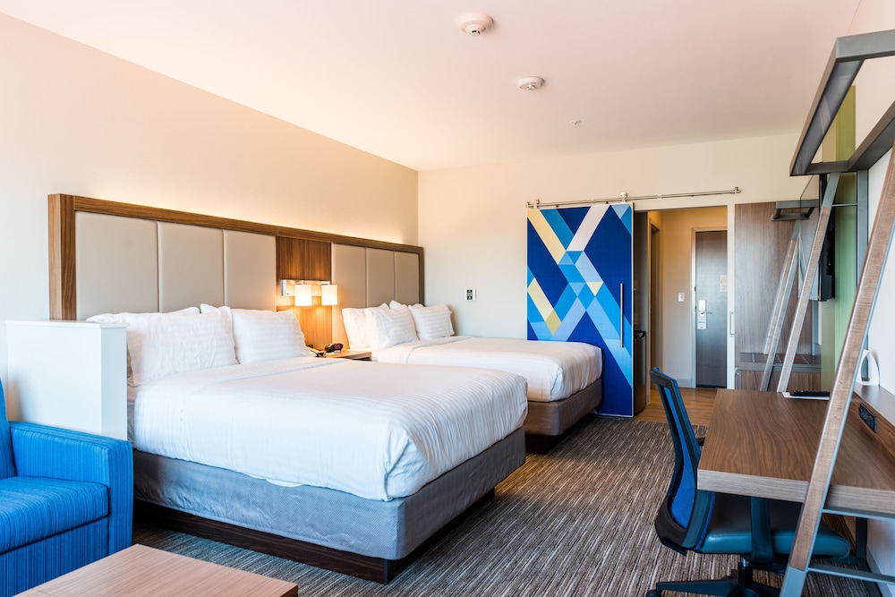 Holiday Inn Express & Suites Madison by IHG - photo 2