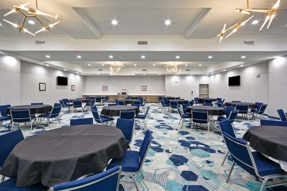 Hampton Inn Kyle - photo 37