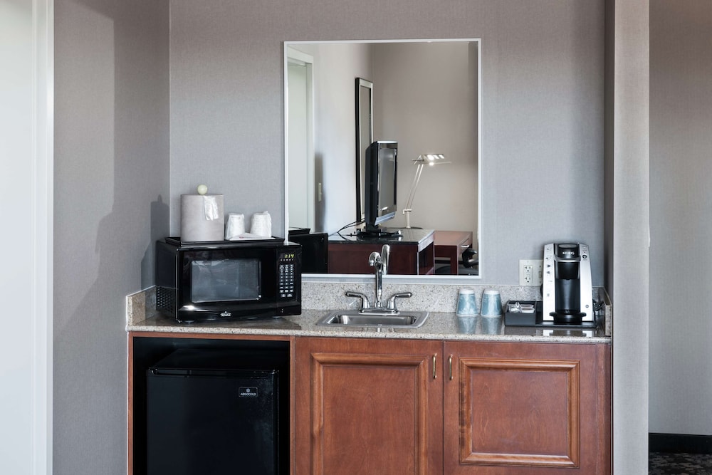 Hilton Garden Inn Lake Forest Mettawa - photo 20
