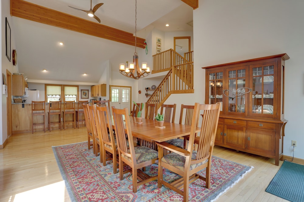 Less Than 1 Mi to Camelback Resort Home with Pool Table - photo 5