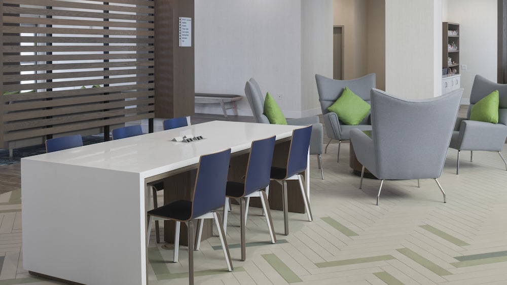 Holiday Inn Express & Suites Orlando at SeaWorld by IHG - photo 53
