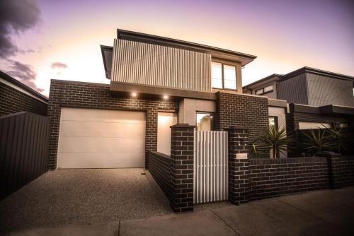 Raven West House I Corporate Or Holiday — 4-Star Luxury Hotel in Geelong, Australia