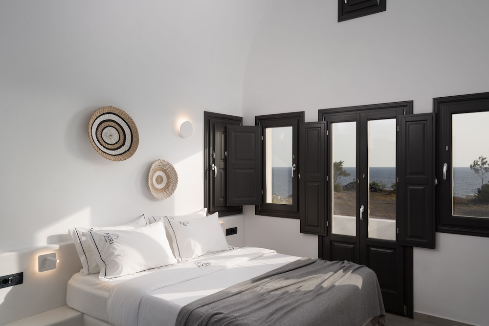AKRI Suites Vourvoulos — Fira — photo 2