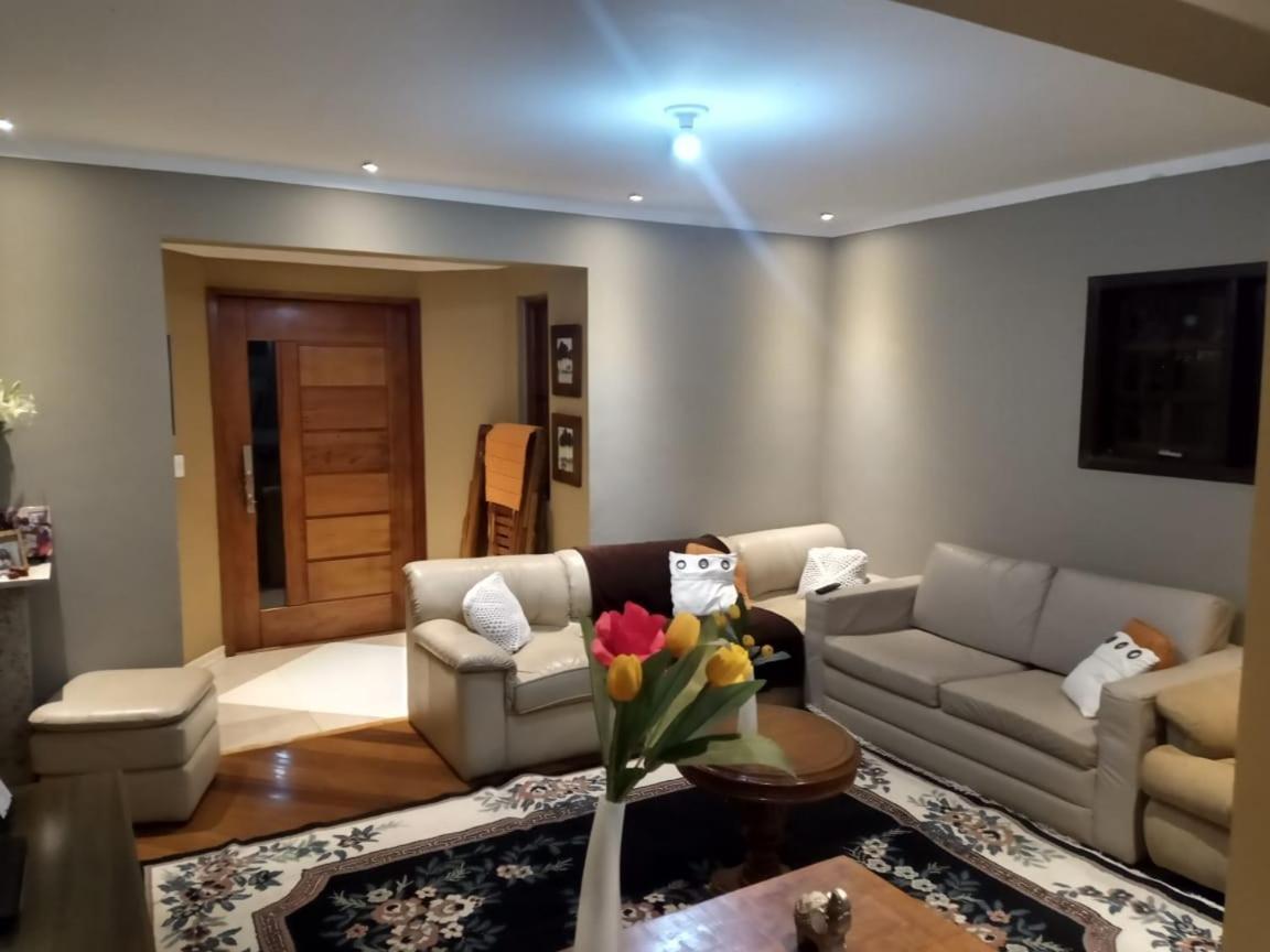 Casa Aconchegante Com Vista Maravilhosa — 4-Star Luxury Hotel in Campos Do Jordao, Brasil