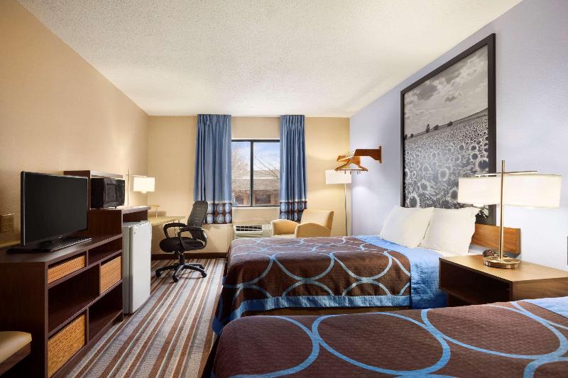 Super 8 by Wyndham Pittsburg KS - photo 8