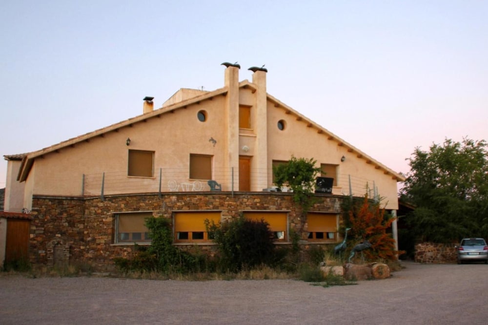 Allucant - carbon neutral hotel in Gallocanta