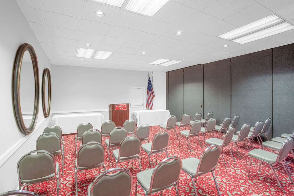 Ramada by Wyndham Barstow - photo 16