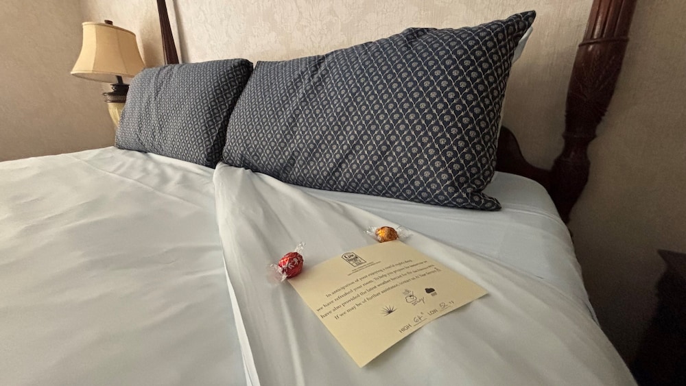 Cow Hollow Inn & Suites - photo 15
