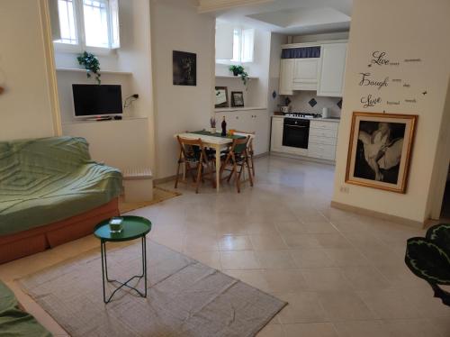 Home in Trastevere Testaccio — 4-Star Luxury Hotel in Rome, Italy