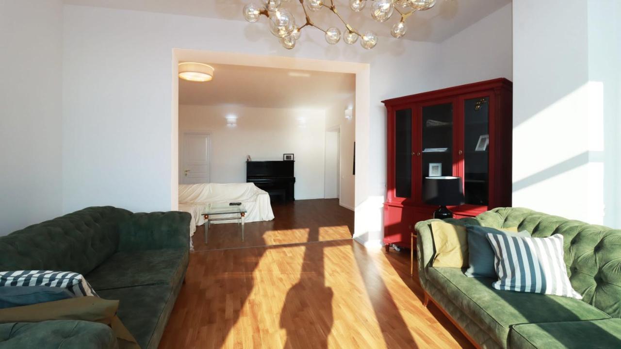 Stylish & Authentic 2BR Retreat in Central Tbilisi Wehost