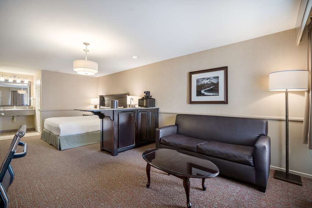 Best Western Corona Hotel and Suites - photo 24
