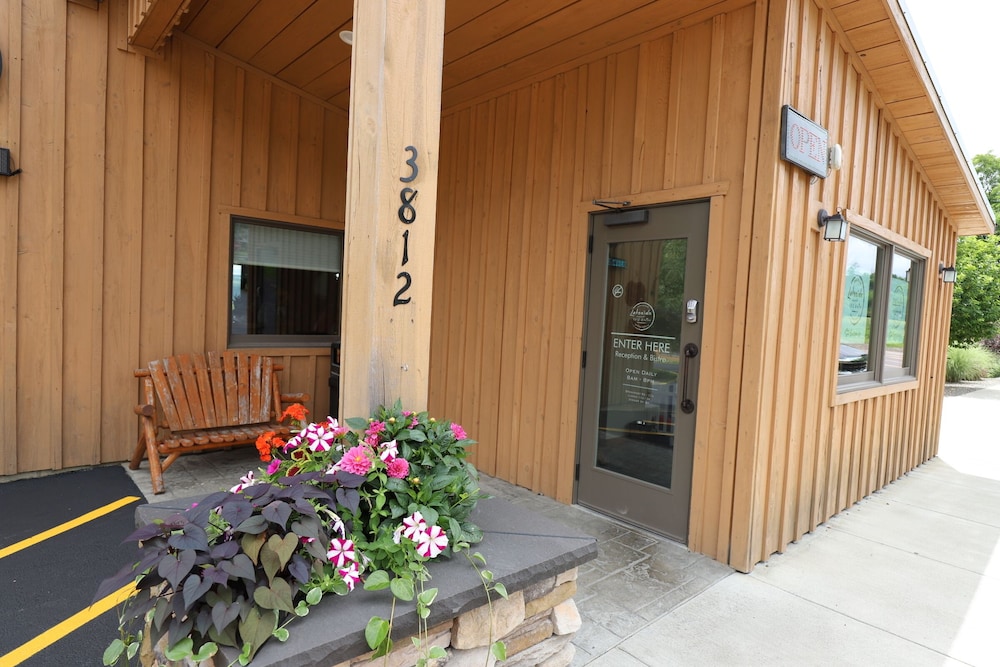 Lakeside Resort - photo 2