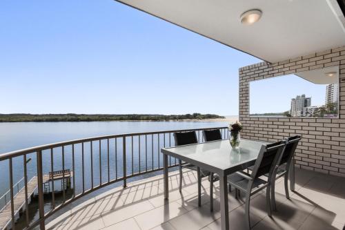 Wharf Lodge River View Apartment — 4-Star Luxury Hotel in Maroochydore, Australia