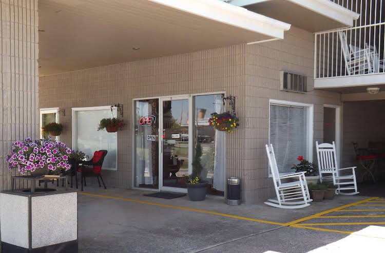 Oak Grove Inn - photo 16