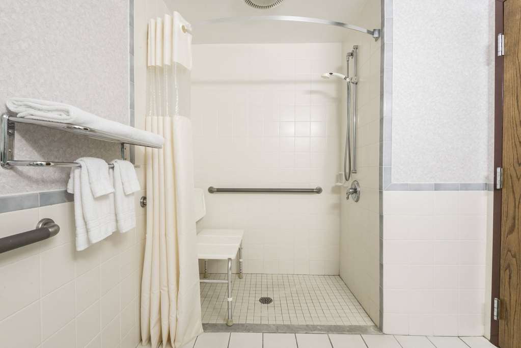 Days Inn by Wyndham Berlin Meriden - photo 6