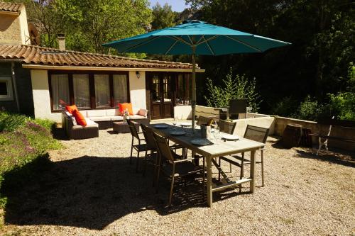 Au Pont Romain Gites — hotel in Caunes-Minervois