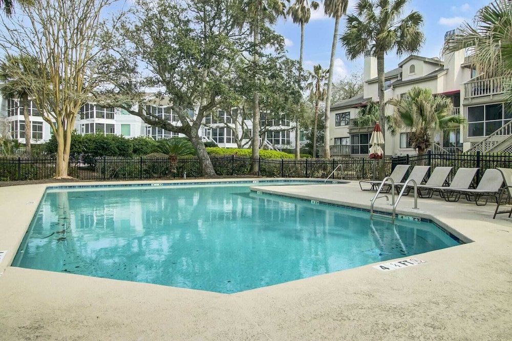401 Yacht by Avantstay Marina View Pool Porch - photo 24