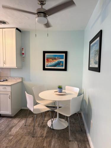Endless Beach #B Oceanfront 3bedrooms 2bath Pet Friendly in Virginia Beach, United States