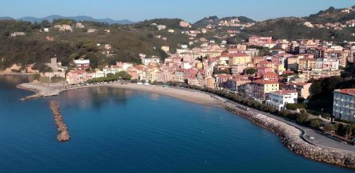 Lerici D'amare a 3 min a piedi dalla spiaggia — 4-Star Luxury Hotel in San Terenzo, Italy